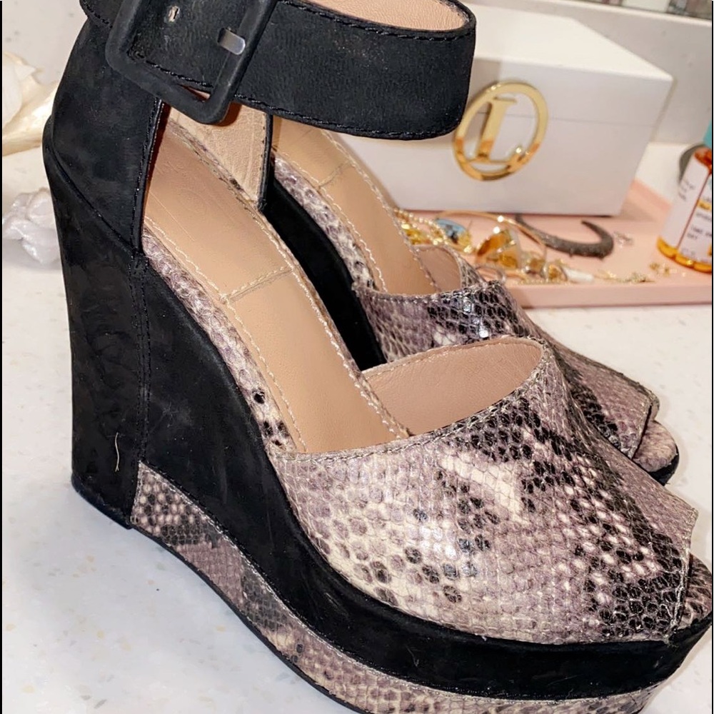 Bacio 61 snakeskin wedge